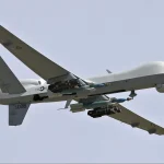 حطام طائرة MQ-9 بعد إسقاطها من قبل الدفاعات الجوية في اليمن