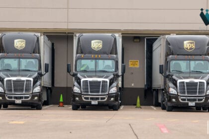 UPS تحدد سقفًا لبرنامج تسريح سائقيها بـ 7500 سائق بعد اتفاق مع نقابة Teamsters