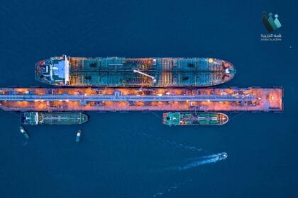 استقرار خادع للشحن العالمي: أزمة هرمز تضغط وتكاليف الوقود تنذر بانفجار الأسعار