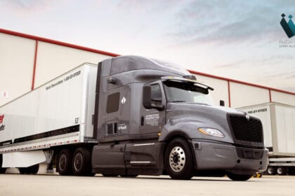 الشاحنات ذاتية القيادة: قفزة تاريخية في شحن البضائع بتكساس