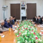 برنامج عدن للإصلاح المالي: إعلان يتصادم مع واقع أزمة السيولة والوقود المستفحلة