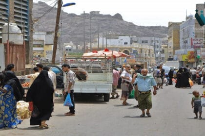 تدهور القدرة الشرائية في عدن: تحسن الصرف وهمي والأسواق تشتعل