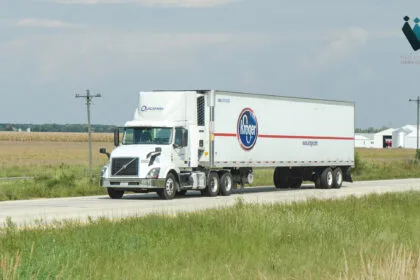 دعوى قضائية ضد كروجر وشركات شحن كبرى: تواطؤ يهدد سوق العمل