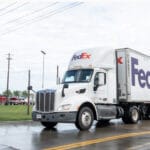 فيديكس للشحن ترسم مسارًا ماليًا جريئًا بعد الانفصال