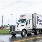 فيديكس للشحن ترسم مسارًا ماليًا جريئًا بعد الانفصال