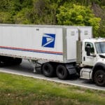 البريد الأمريكي يعزز استراتيجية الشحن بخبير لوجستي من UPS