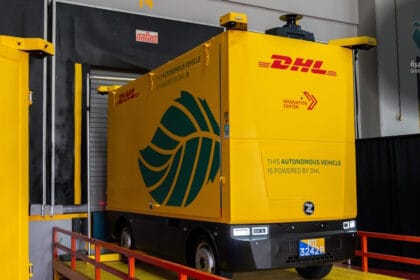 شحن ذاتي القيادة يقلب موازين اللوجستيات: تجربة DHL بسنغافورة
