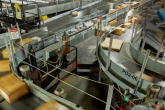 UPS تتخلى عن أمازون: استراتيجية جريئة لـ تحسين أرباح الشحن