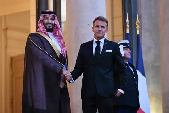تعزيز العلاقات السعودية الفرنسية: سفير الرياض الجديد يقدم أوراق اعتماده