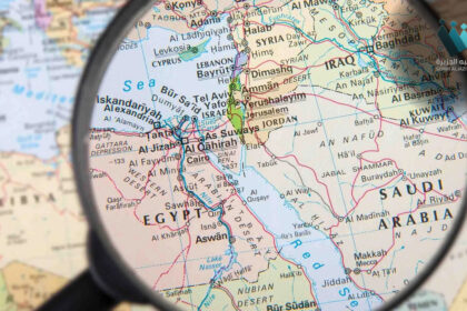 تأثير التصعيد العسكري على الشحن: المنطقة على حافة الهاوية