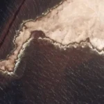 عُمان تكثف جهود احتواء تسرب نفطي ضخم يهدد سواحلها