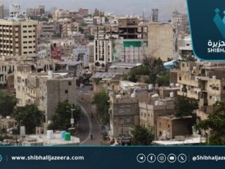 أزمة إمدادات خانقة تفاقم الغلاء ونقص المياه وتدهور الخدمات في تعز