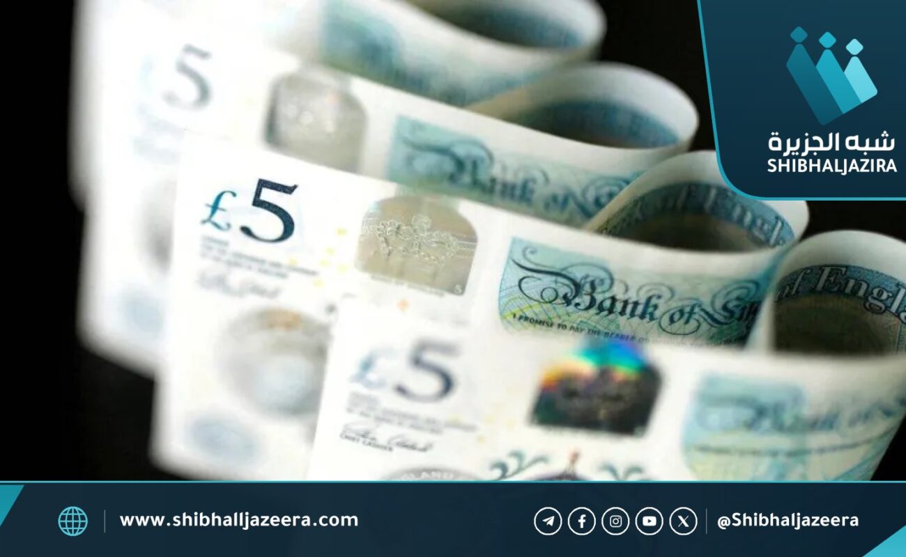 الجنيه المصري يهبط إلى مستوى قياسي أمام الدولار