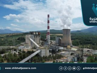 أسعار الكهرباء في اليونان تواصل الصعود للشهر الخامس